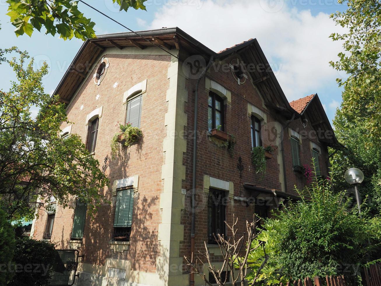 Residências da aldeia de Leumann em Collegno foto