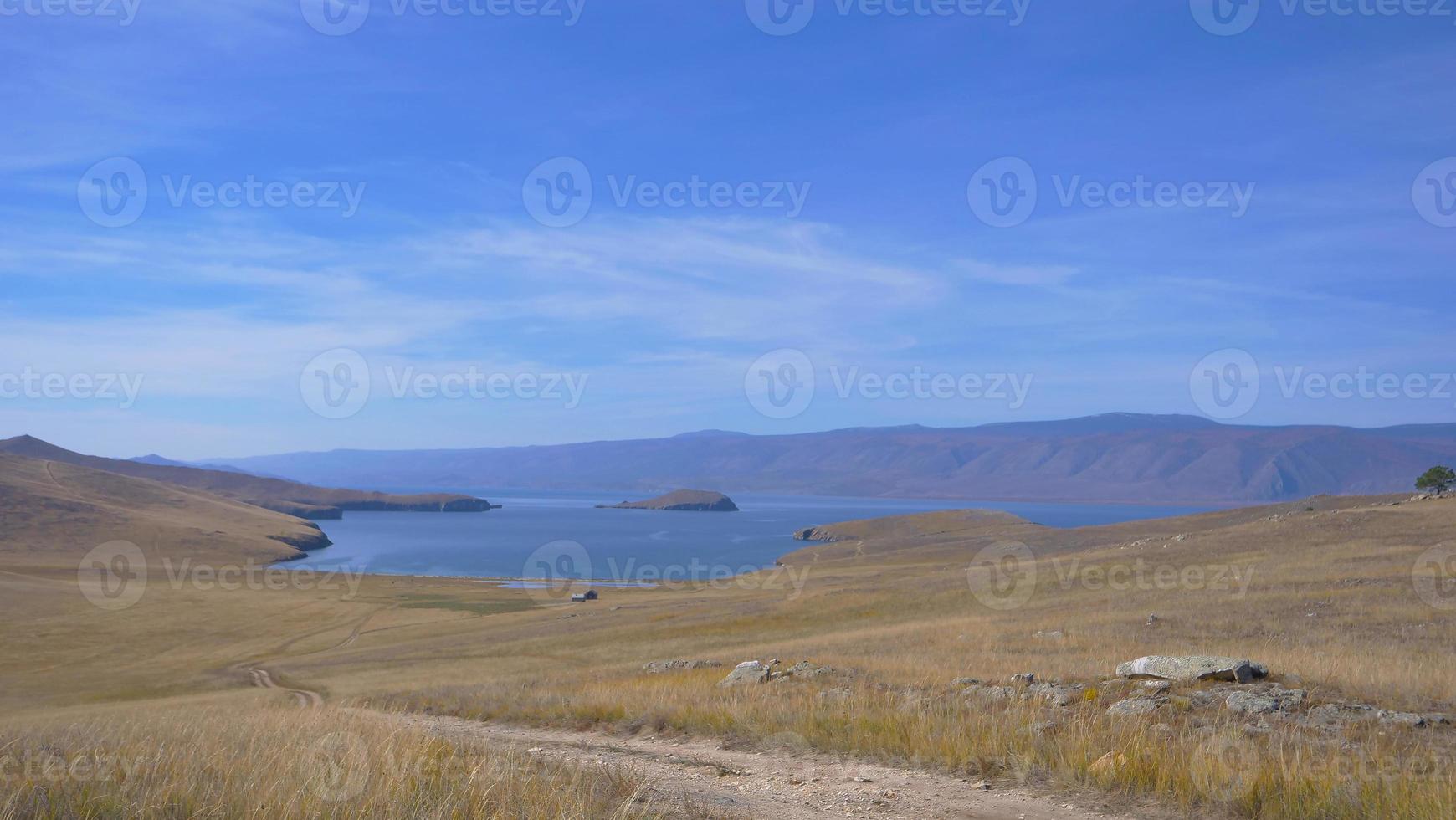 Ilha de Olkhon do Lago Baikal em um dia ensolarado, Irkutsk, Rússia. foto