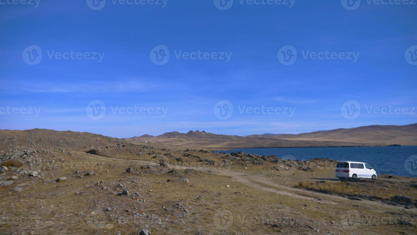 Ilha do Lago Baikal Olkhon em um dia ensolarado, Irkutsk, Rússia foto