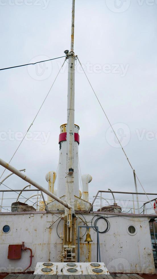 navio quebra-gelo vintage retrô angara em irkutsk, rússia foto