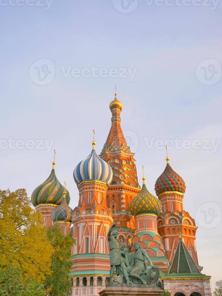 st. catedral do manjericão na praça vermelha de moscou kremlin, rússia foto