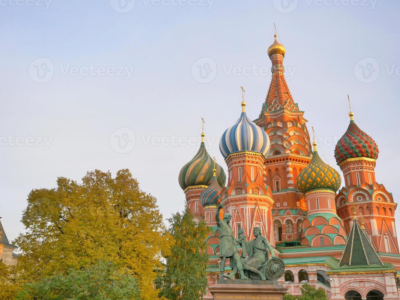 st. catedral do manjericão na praça vermelha de moscou kremlin, rússia foto