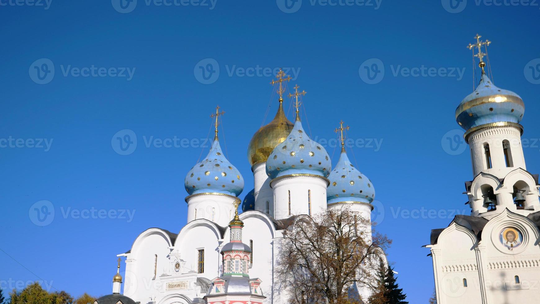 trinity sergius lavra em sergiev posad na rússia de moscou foto