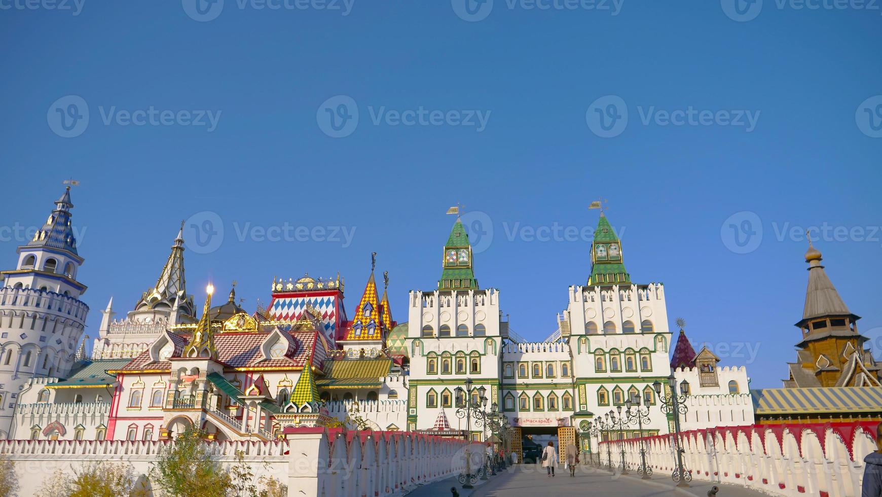 bela arquitetura do mercado izmailovsky na rússia de moscou foto