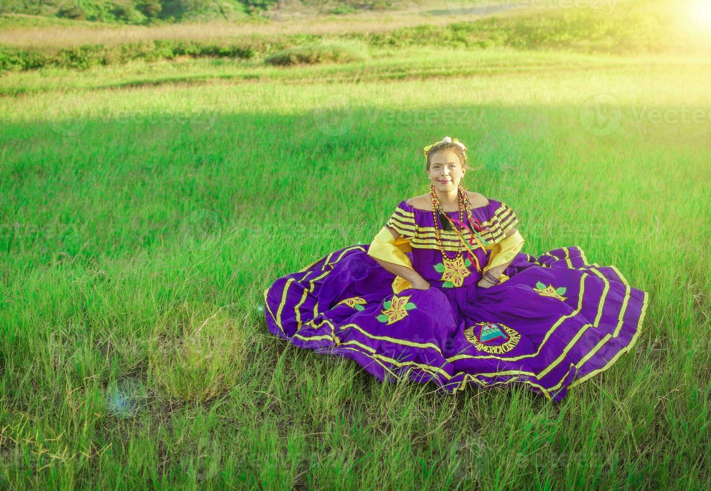 nicaraguense mulher dentro folk fantasia, nicaraguense mulher dentro folk traje foto