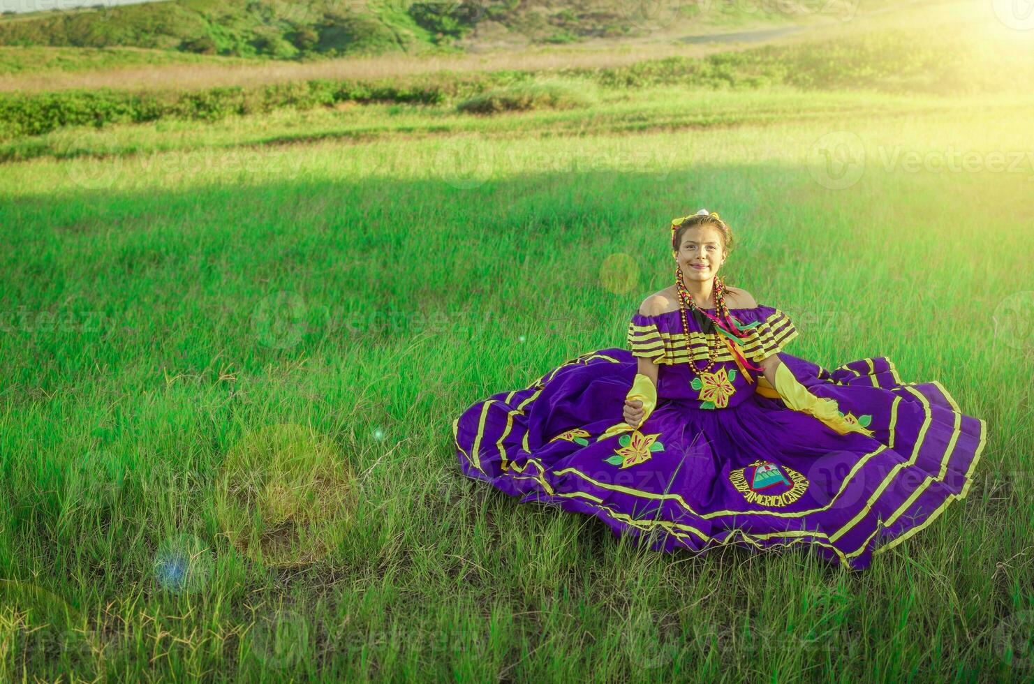 nicaraguense mulher dentro folk fantasia, nicaraguense mulher dentro folk traje foto