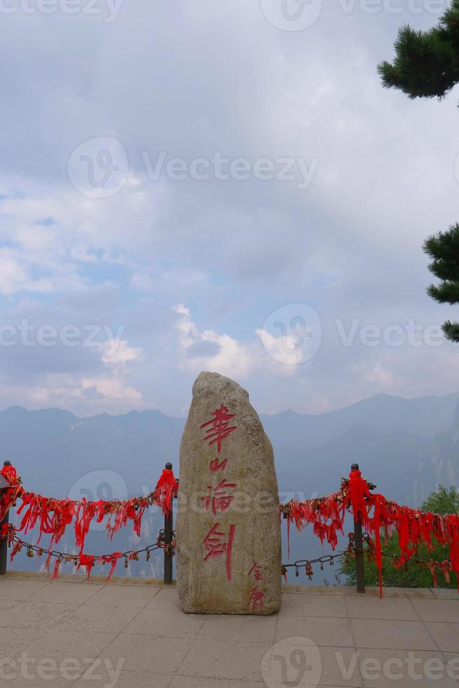 monte de pedra no sagrado monte taoísta de montanha huashan na China foto