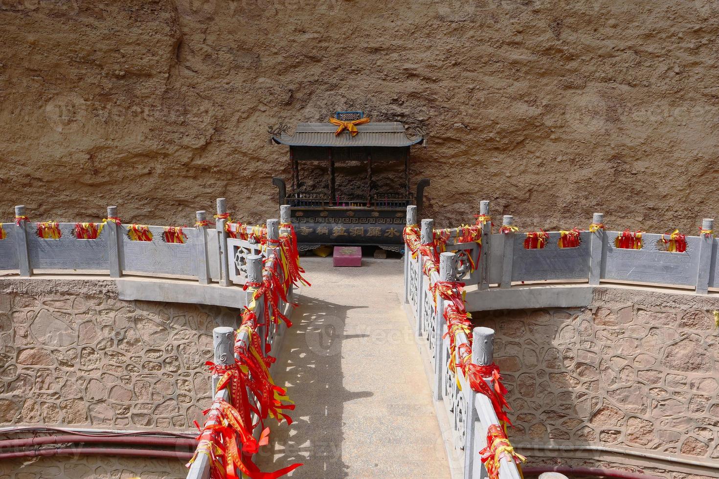 ponte de pedra do templo la shao em tianshui wushan china foto