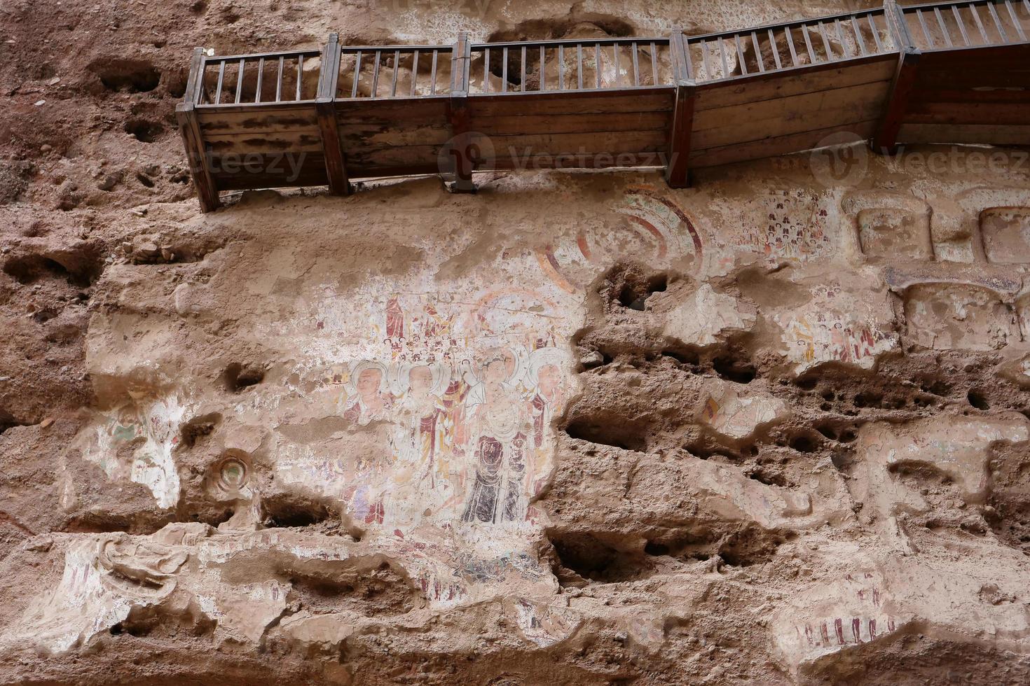 pintura em relevo da gruta do templo em tianshui wushan china foto