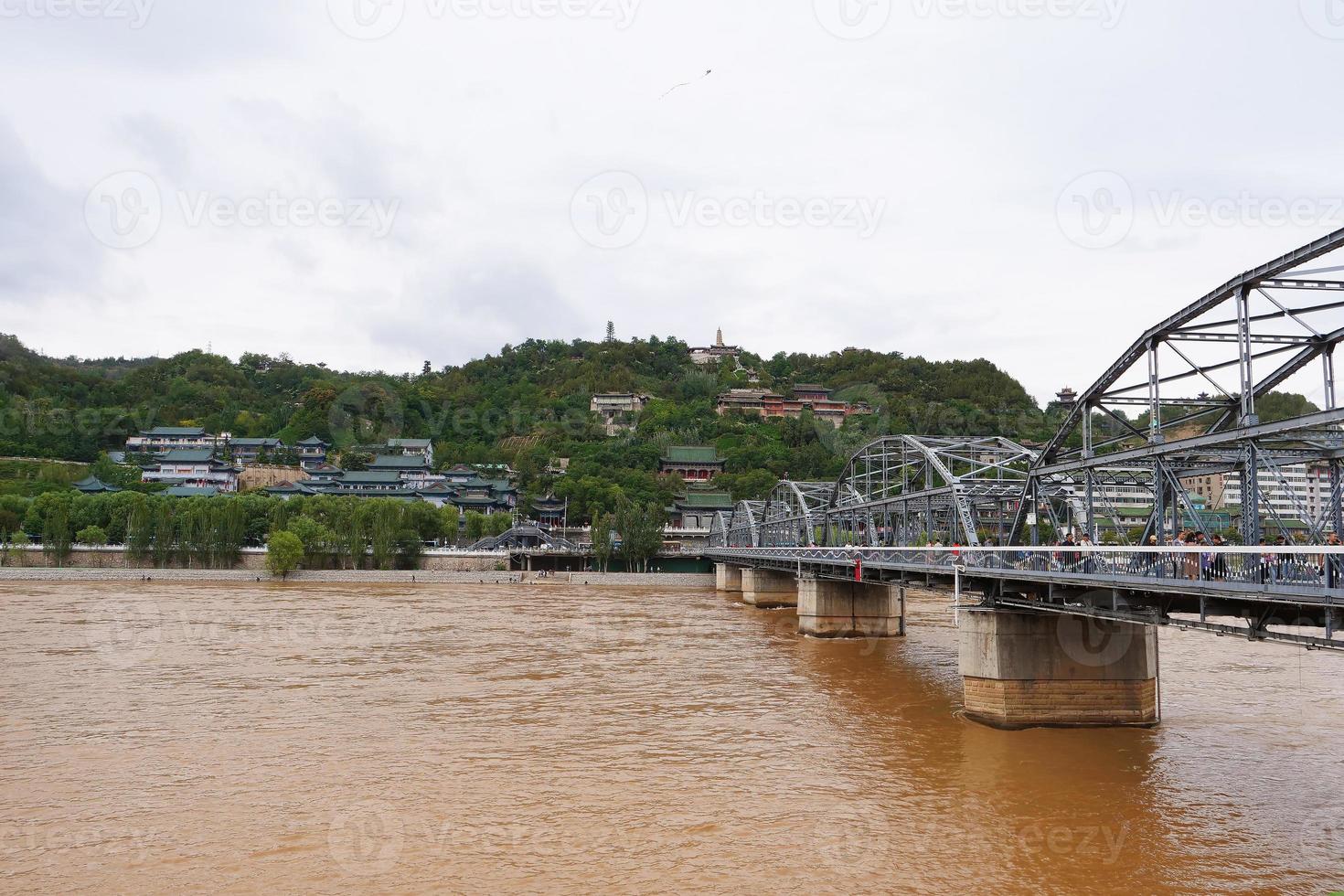 ponte zhongshan perto do rio amarelo em lanzhou gansu china foto