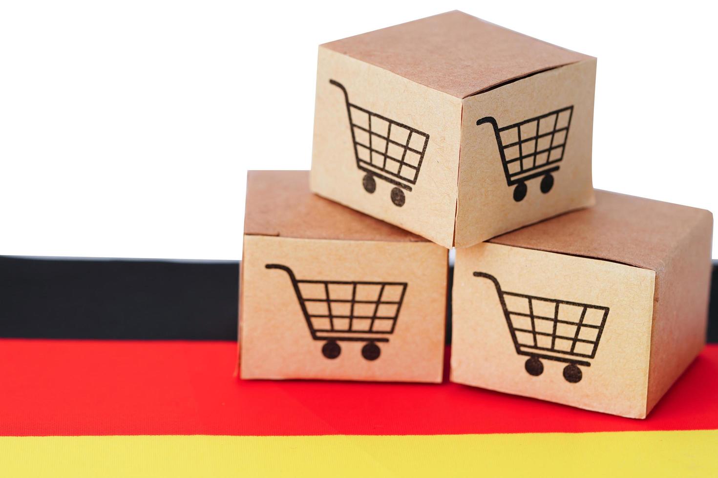 caixa do carrinho de compras na bandeira da Alemanha, importação e exportação foto