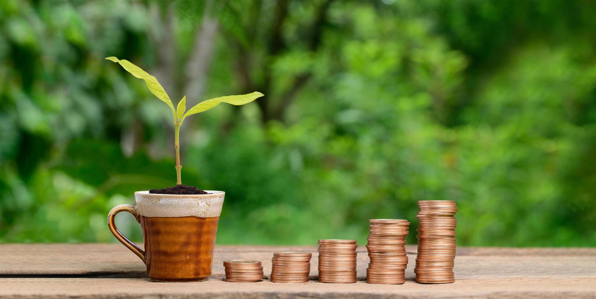 conceito de moedas empilhadas investir estoque economizar dinheiro foto