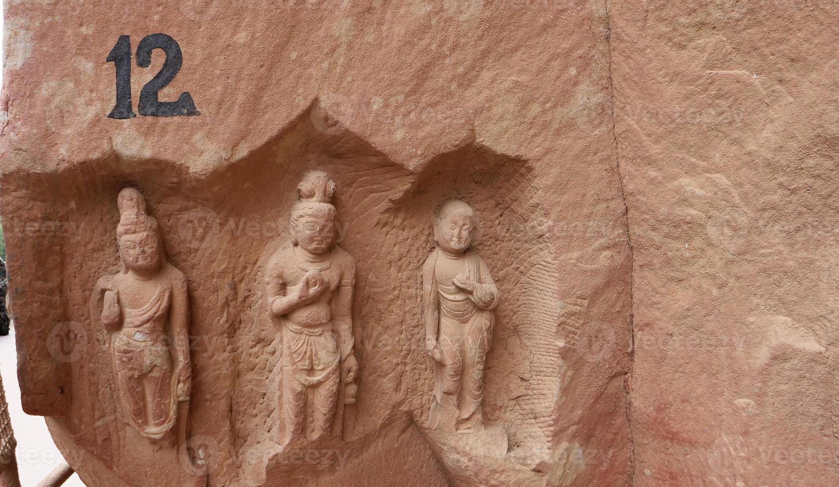 escultura de grutas budistas no agitado templo de Lanzhou Gansu, China foto