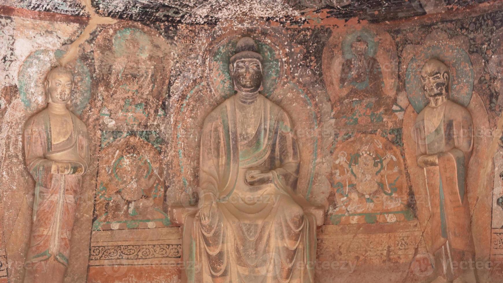 escultura de grutas budistas no agitado templo de Lanzhou Gansu, China foto