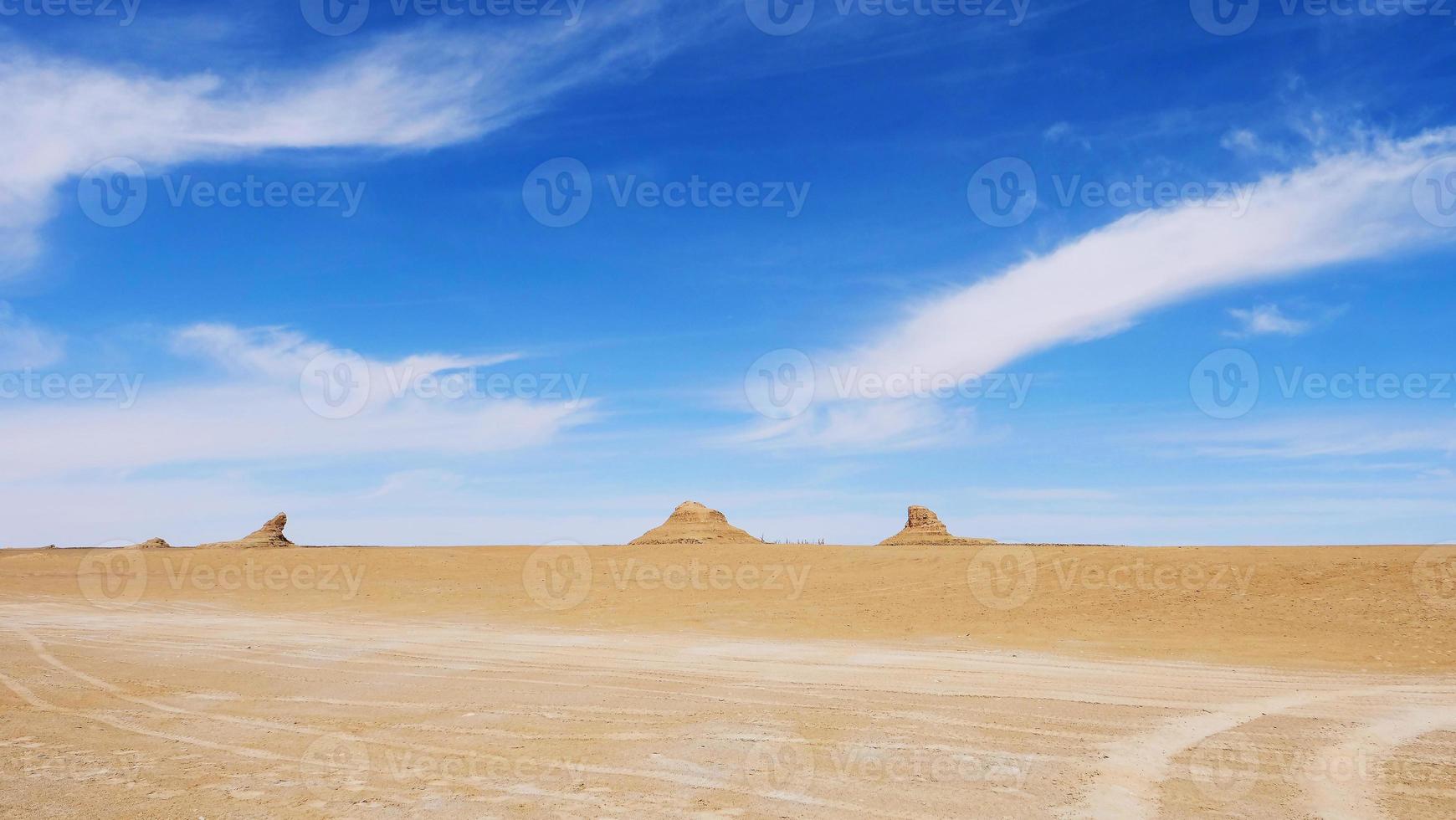 parque geológico dachaidan wusute water yadan em qinghai china foto