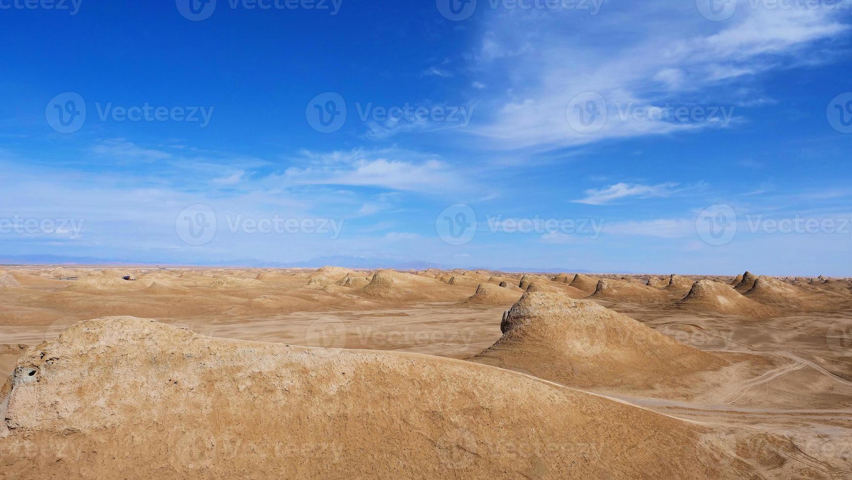 parque geológico dachaidan wusute water yadan em qinghai china foto