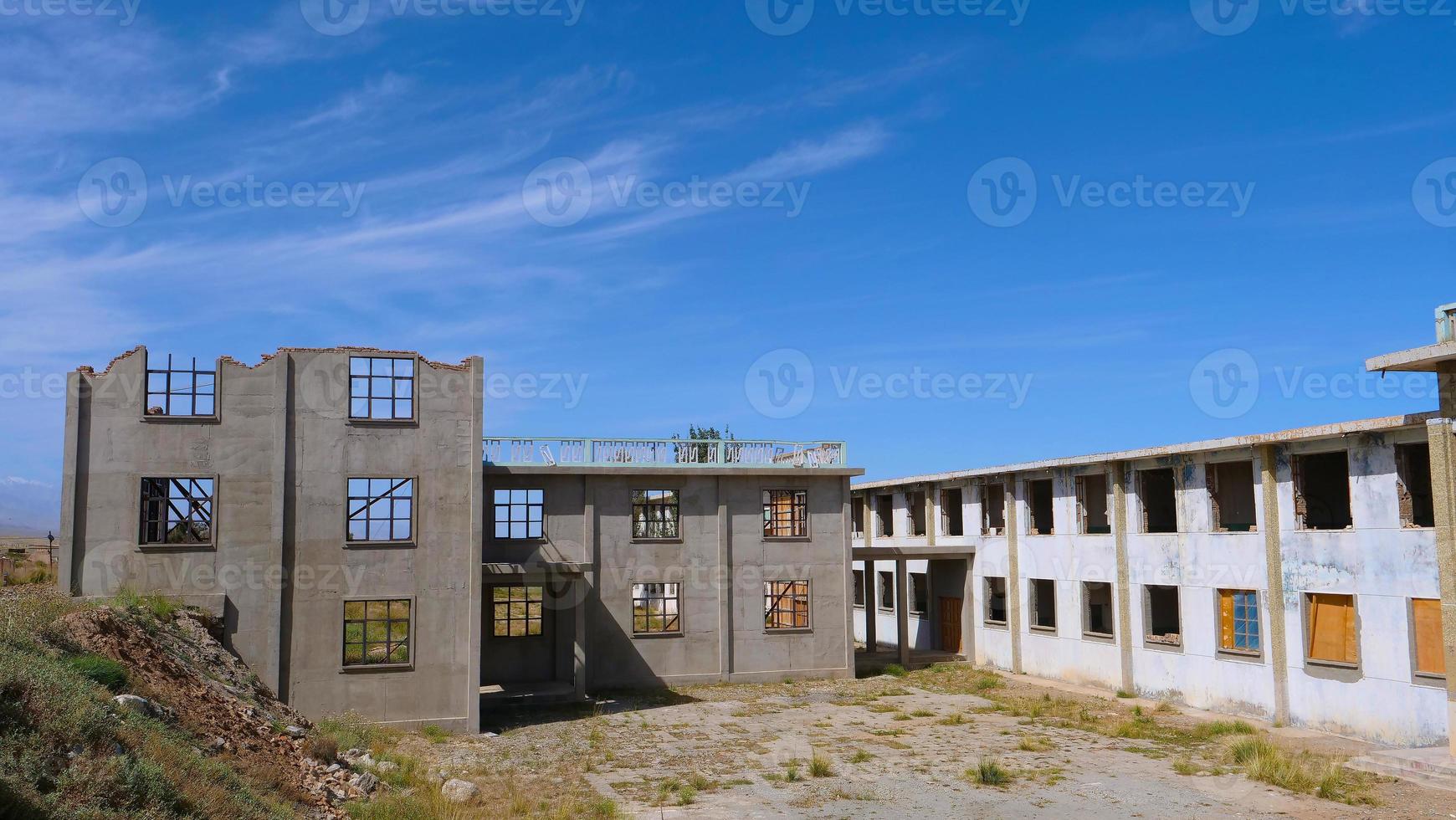 vista da paisagem de uma pequena cidade no deserto, um local de filmagem em gansu china foto