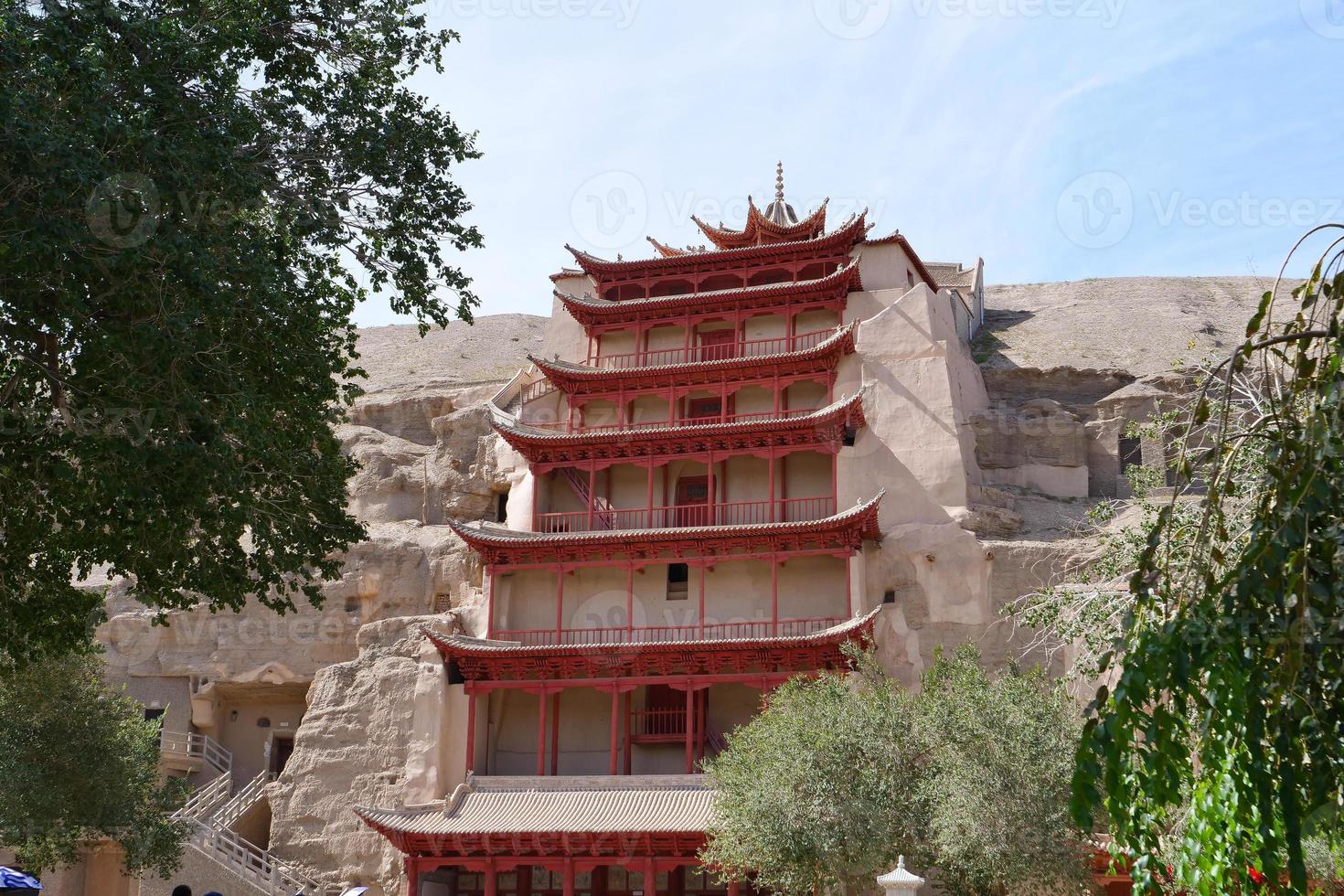 arquitetura budista antiga grutas de dunhuang mogao na china de gansu foto