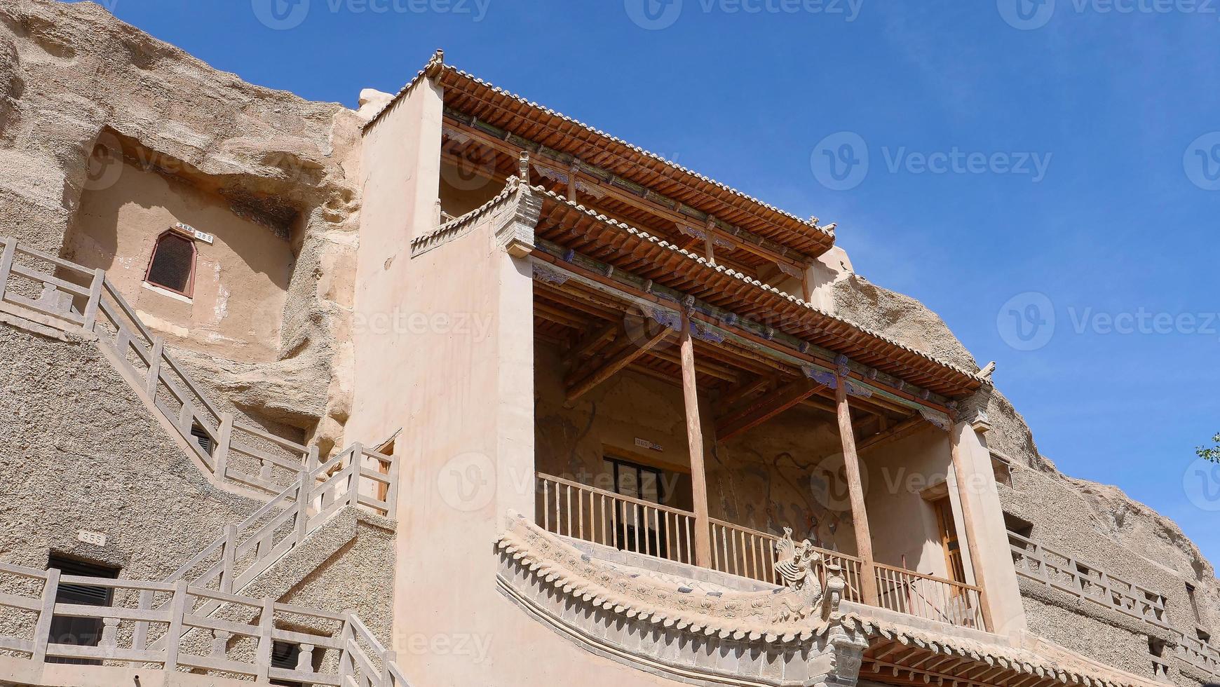 arquitetura budista antiga grutas de dunhuang mogao na china de gansu foto