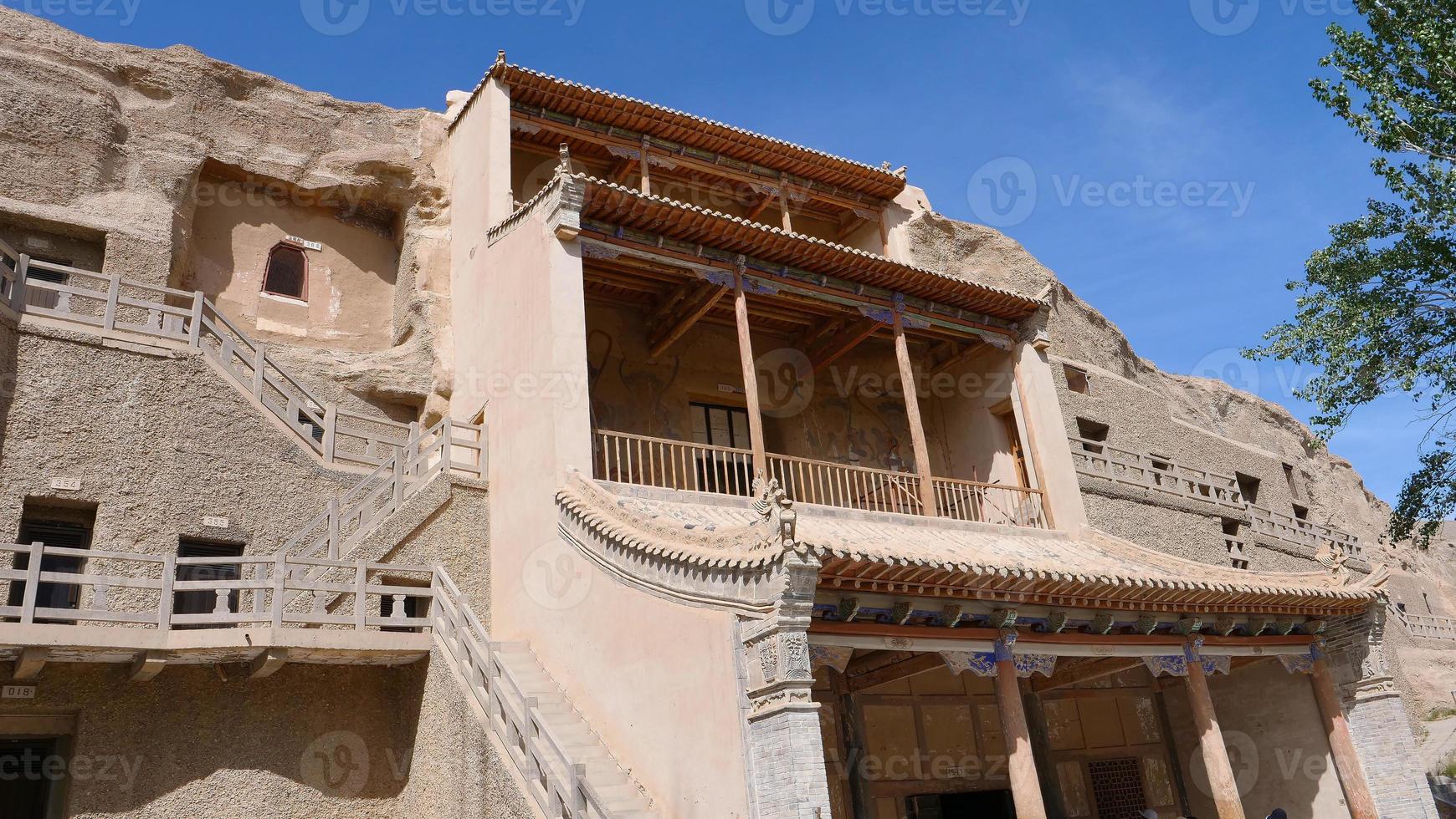 arquitetura budista antiga grutas de dunhuang mogao na china de gansu foto