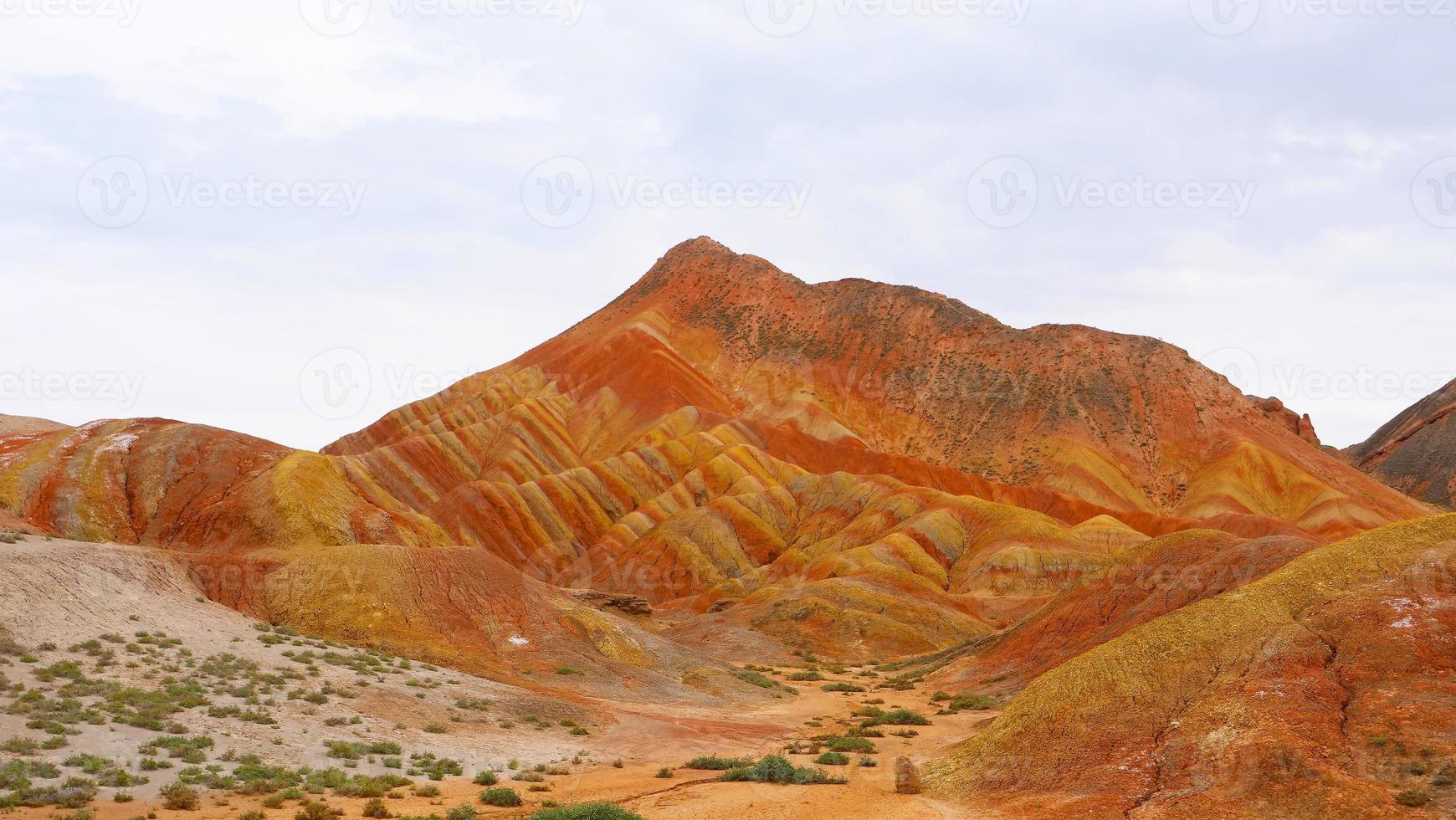 Zhangyei Danxia Landform em Gansu China. foto