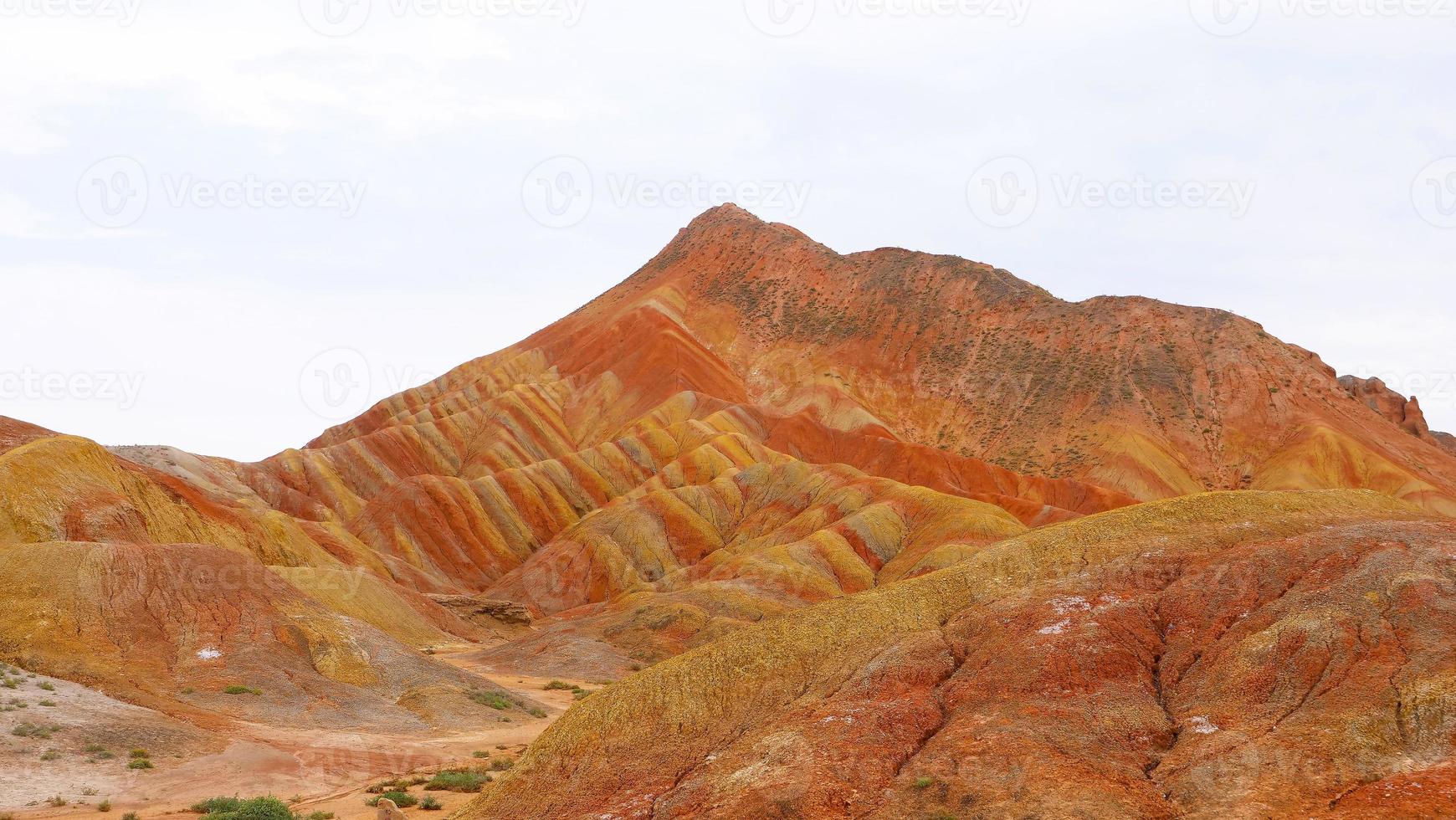 Zhangyei Danxia Landform em Gansu China. foto