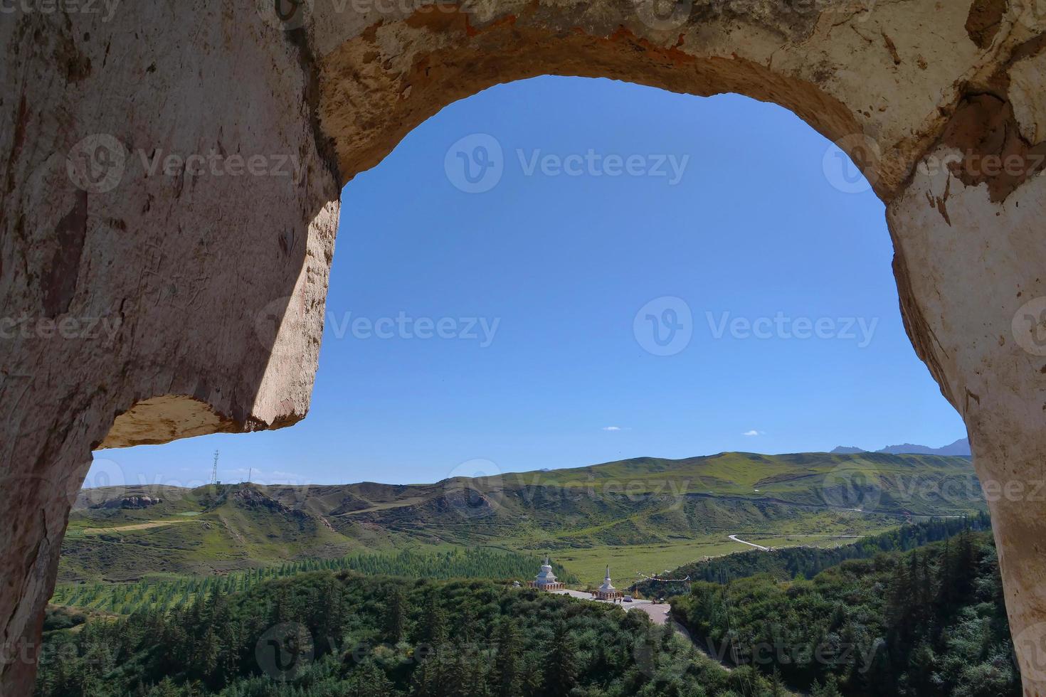 bela paisagem vista do templo mati em zhangye gansu china. foto