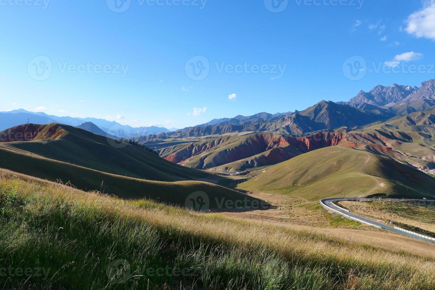 a área cênica da montanha de qilian, monte drow, na china de qinghai. foto