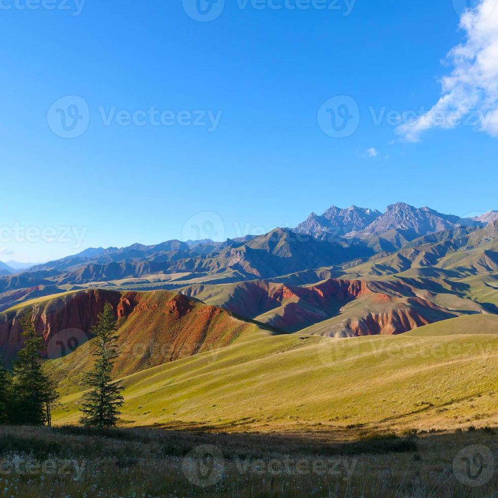 a área cênica da montanha de qilian, monte drow, na china de qinghai. foto