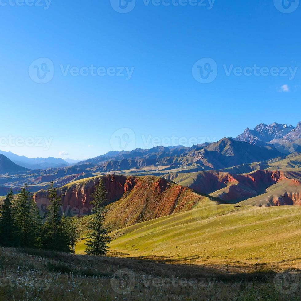 a área cênica da montanha de qilian, monte drow, na china de qinghai. foto