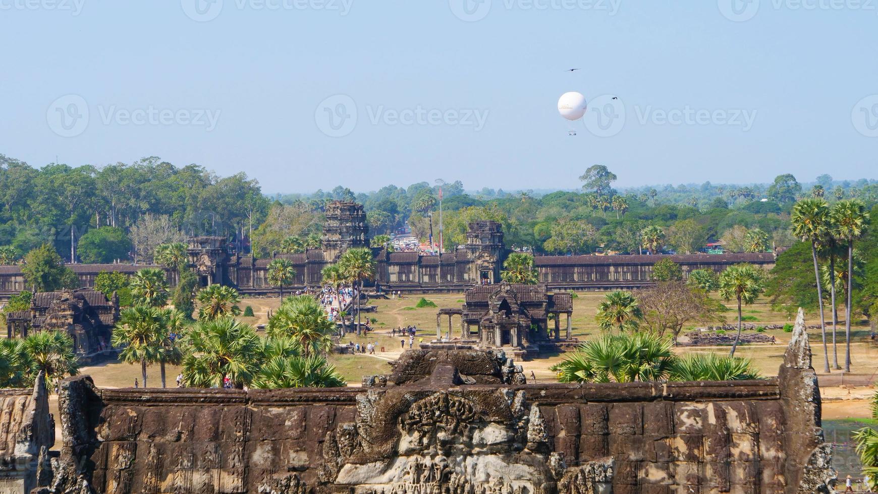 antigo complexo de templos angkor wat em siem reap, camboja foto