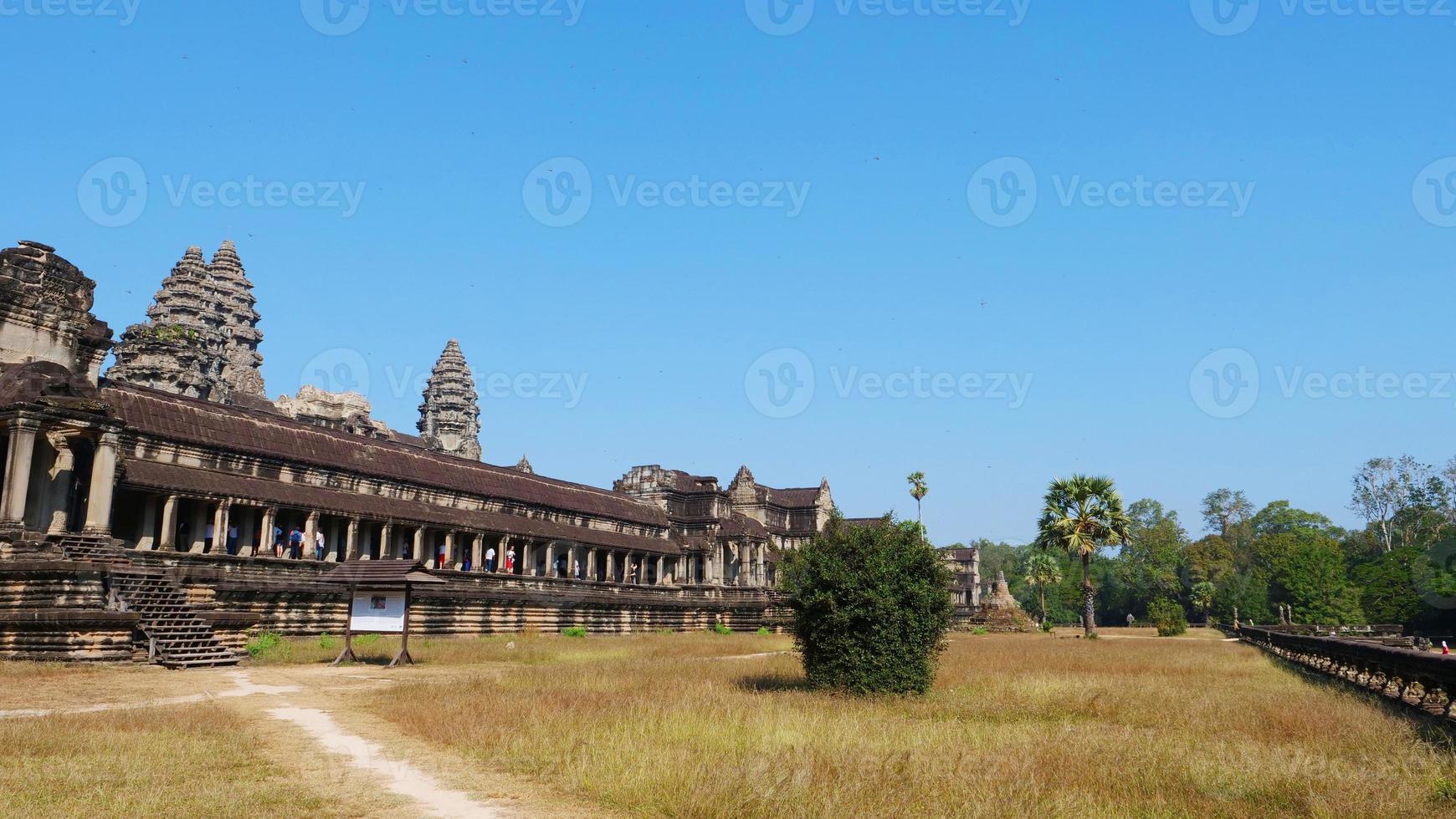 antigo complexo de templos angkor wat em siem reap, camboja foto