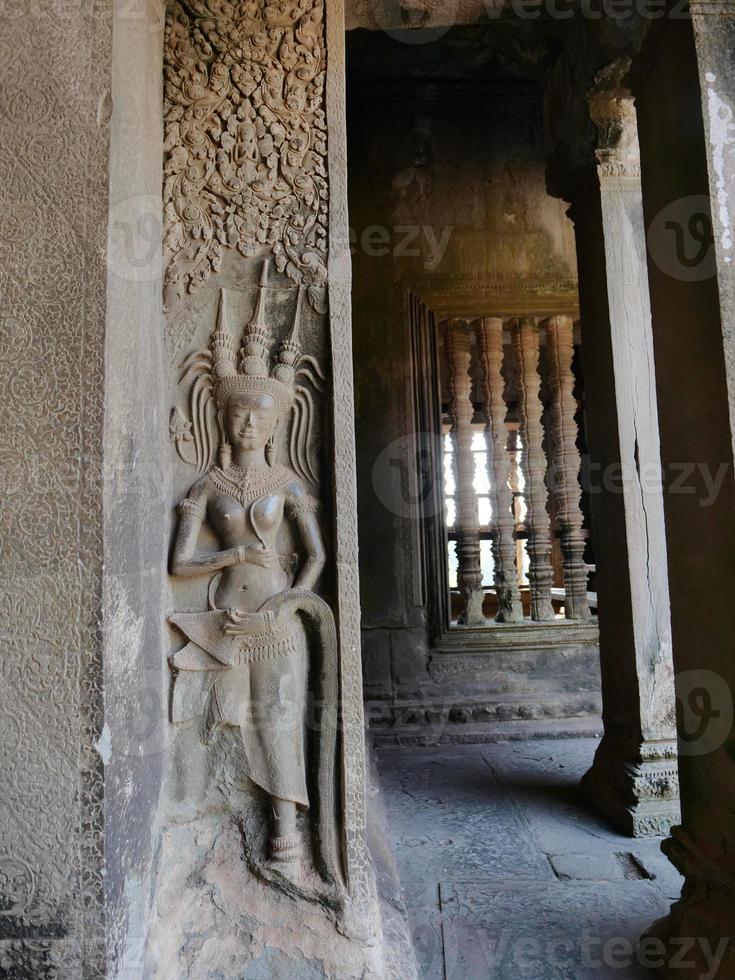 ruína do antigo complexo de templos de Angkor Wat em Siem Reap, Camboja foto