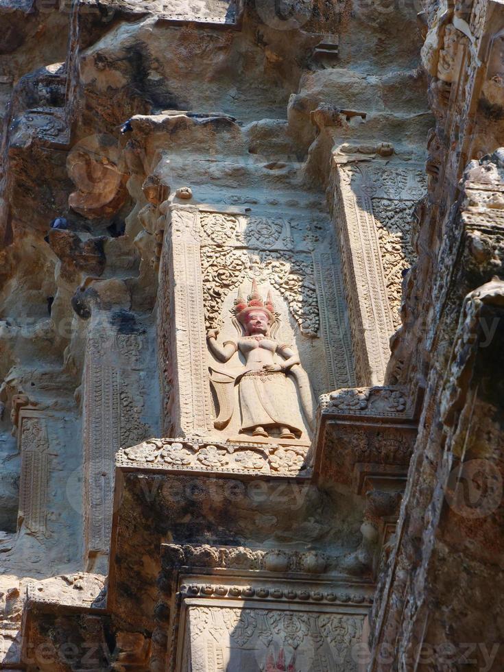ruína do antigo complexo de templos de Angkor Wat em Siem Reap, Camboja foto