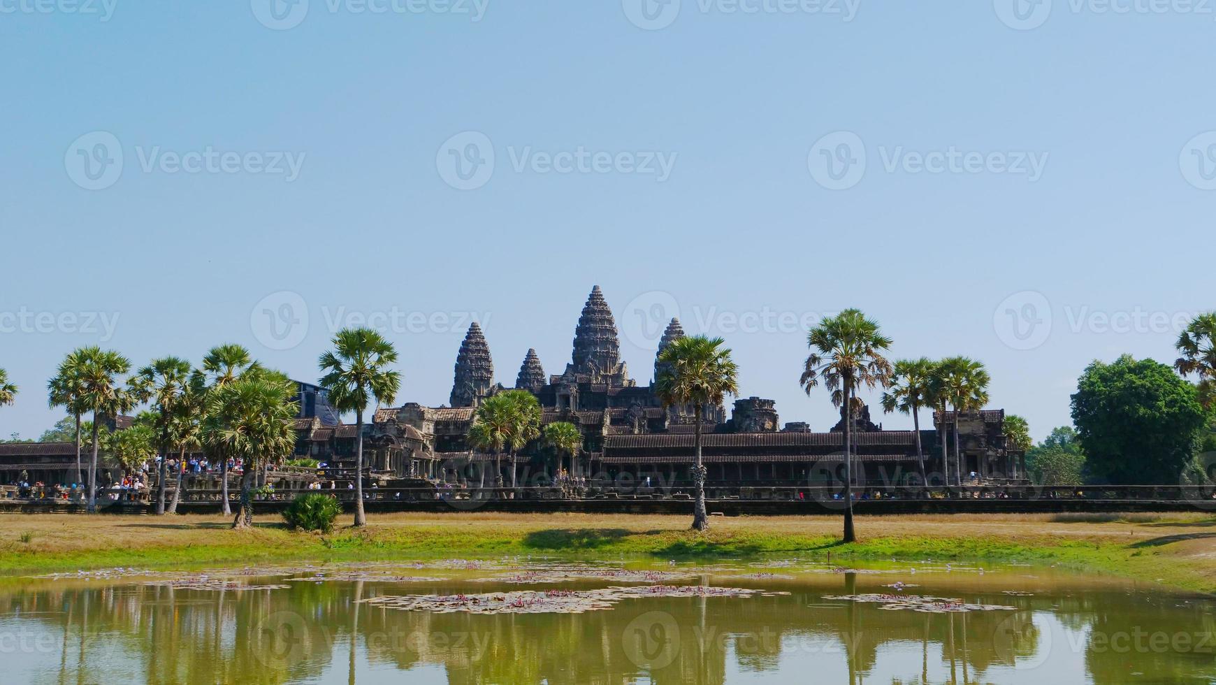 antigo complexo de templos angkor wat em siem reap, camboja foto