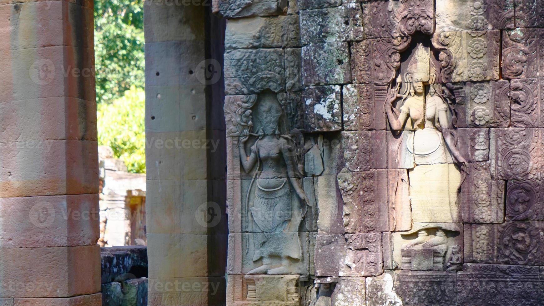 escultura em pedra em banteay kdei em siem reap, camboja foto