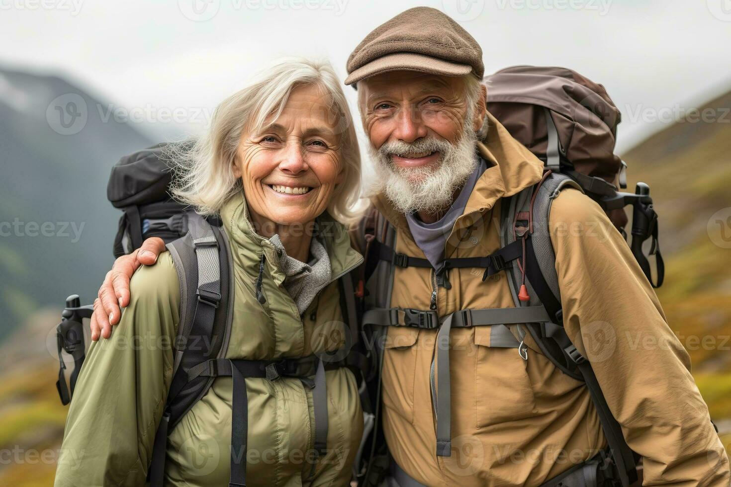 ativo aposentado casal caminhada dentro montanhas, outono temporada, ao ar livre. ai generativo foto