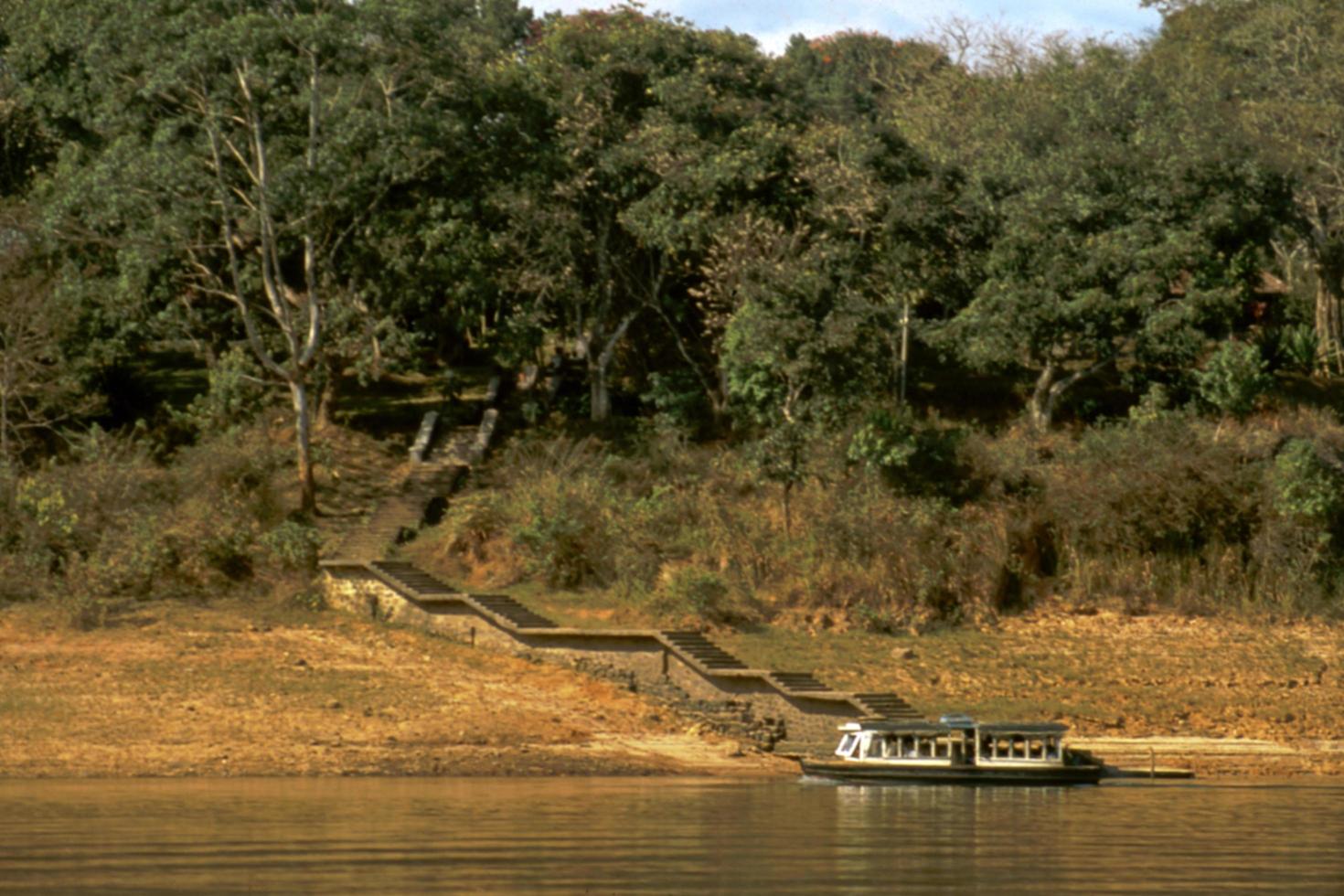 passos para o barco foto