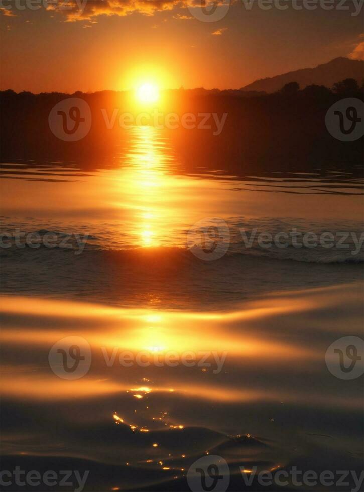 Sol cair dentro água foto