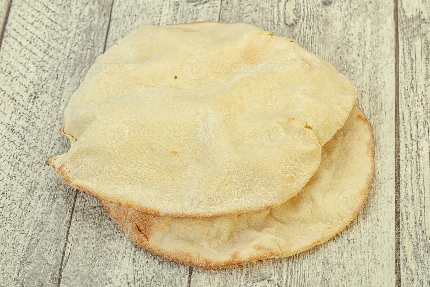 pão pita tradicional para lanche foto