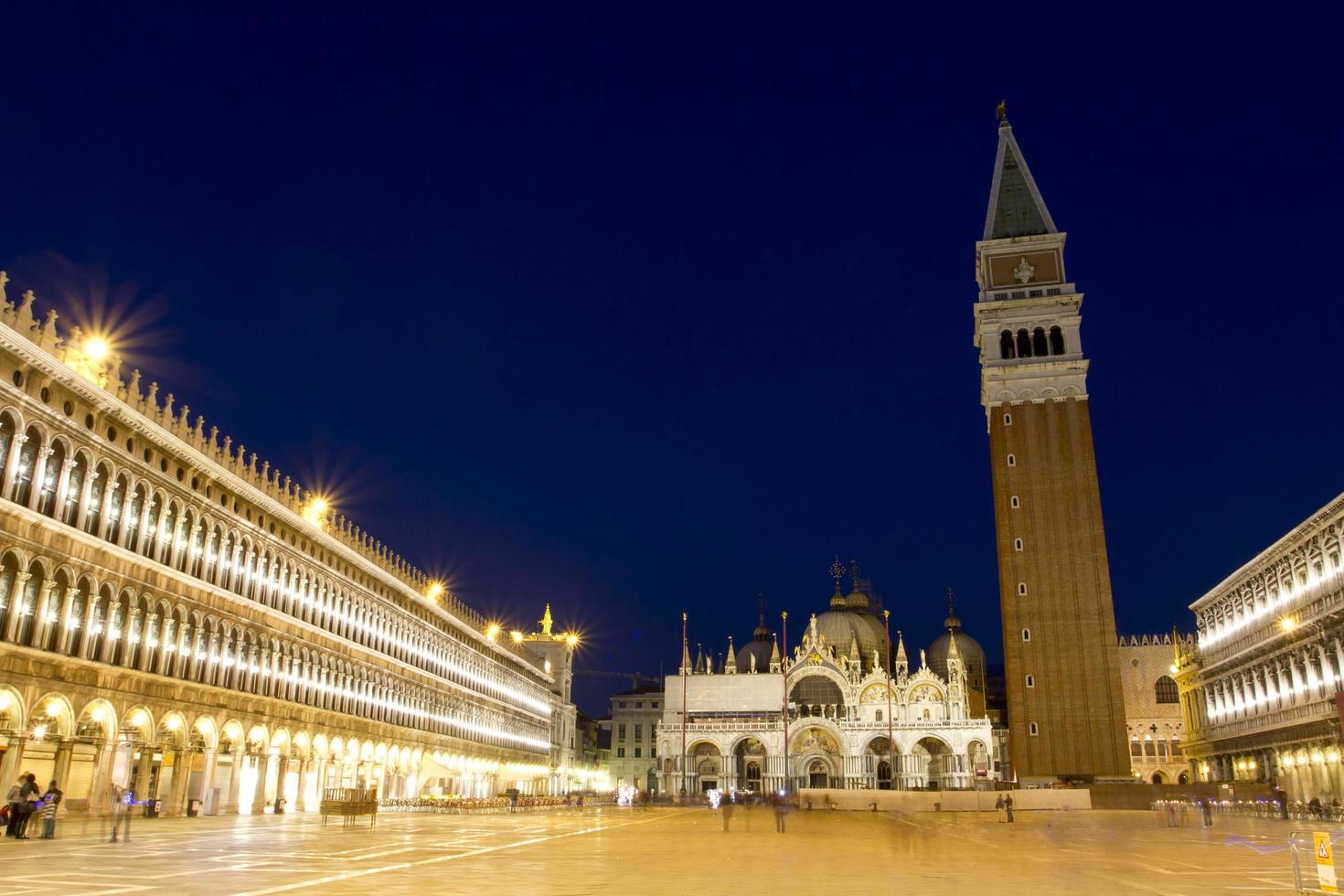 piazza san marco, veneza, itália, visão noturna foto