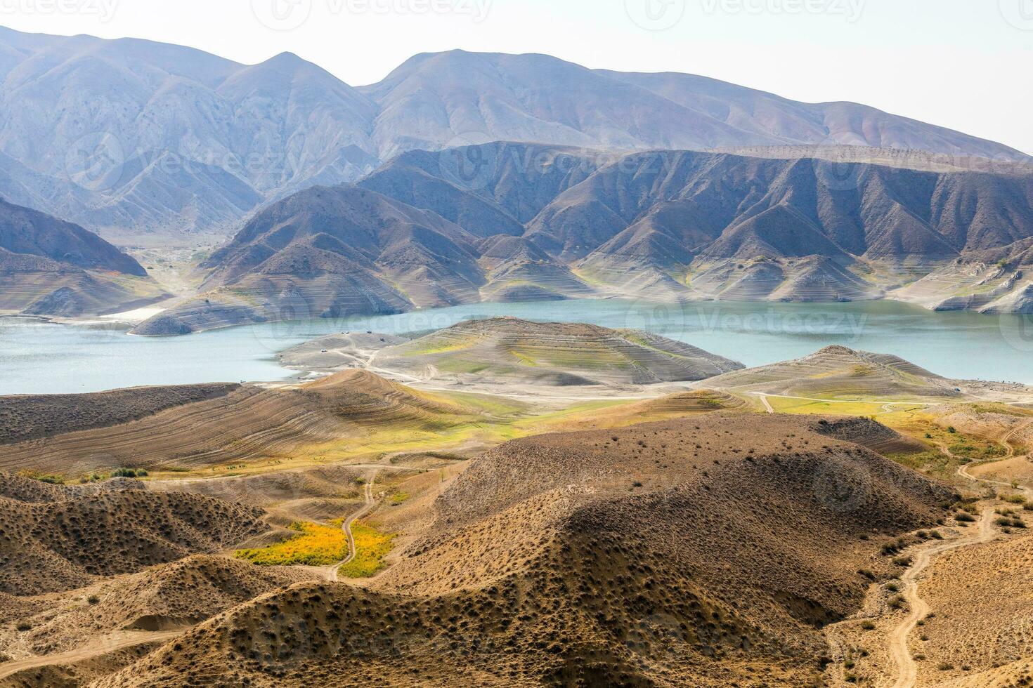 azat rio reservatório dentro montanhas do Armênia foto