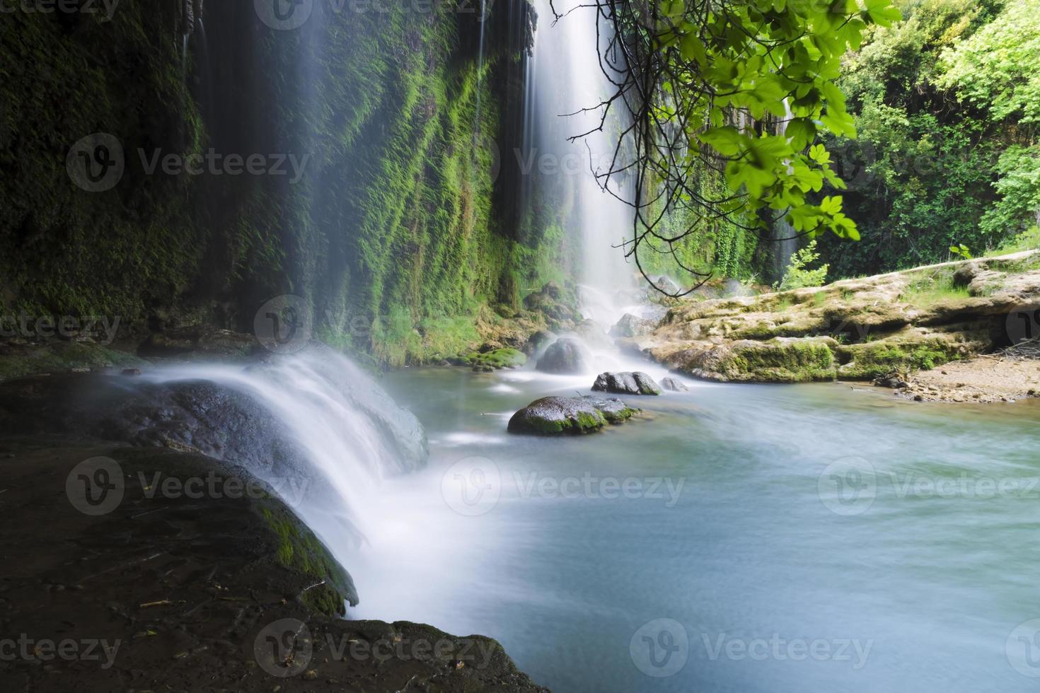 Cachoeira Kursunlu cai em Antalya Turquia foto