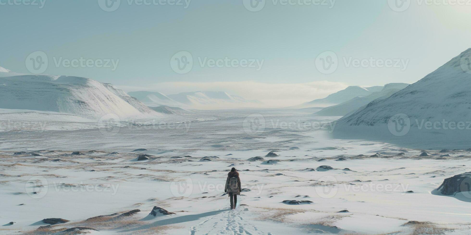 generativo ai, mochileiro dentro inverno paisagem, viajante homem turista com mochila caminhada dentro montanhas foto