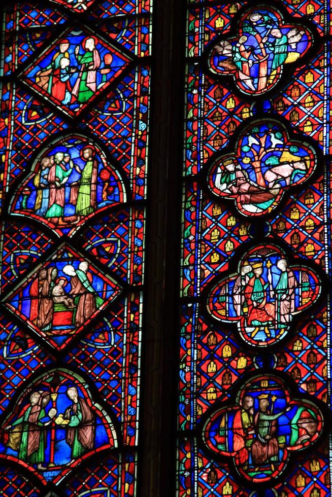 vitral na igreja de saint chapelle paris frança foto