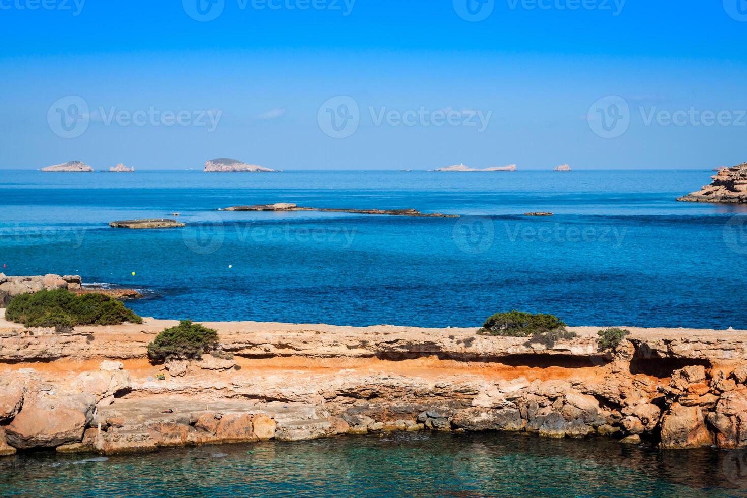 lindo ilha e turquesa águas dentro cala conta, ibiza Espanha foto