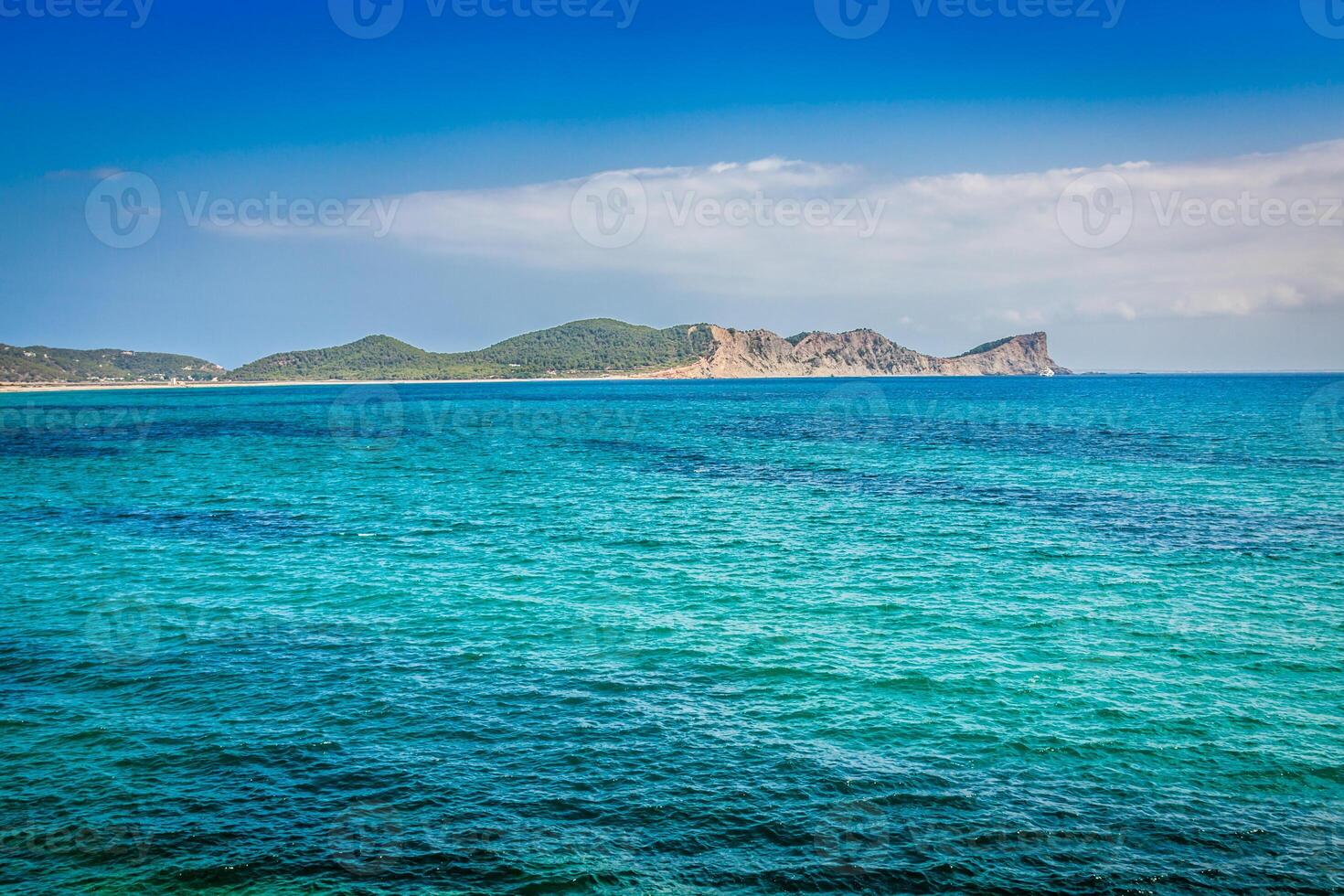 ilha de ibiza, praia ses salines em sant josep nas ilhas baleares foto