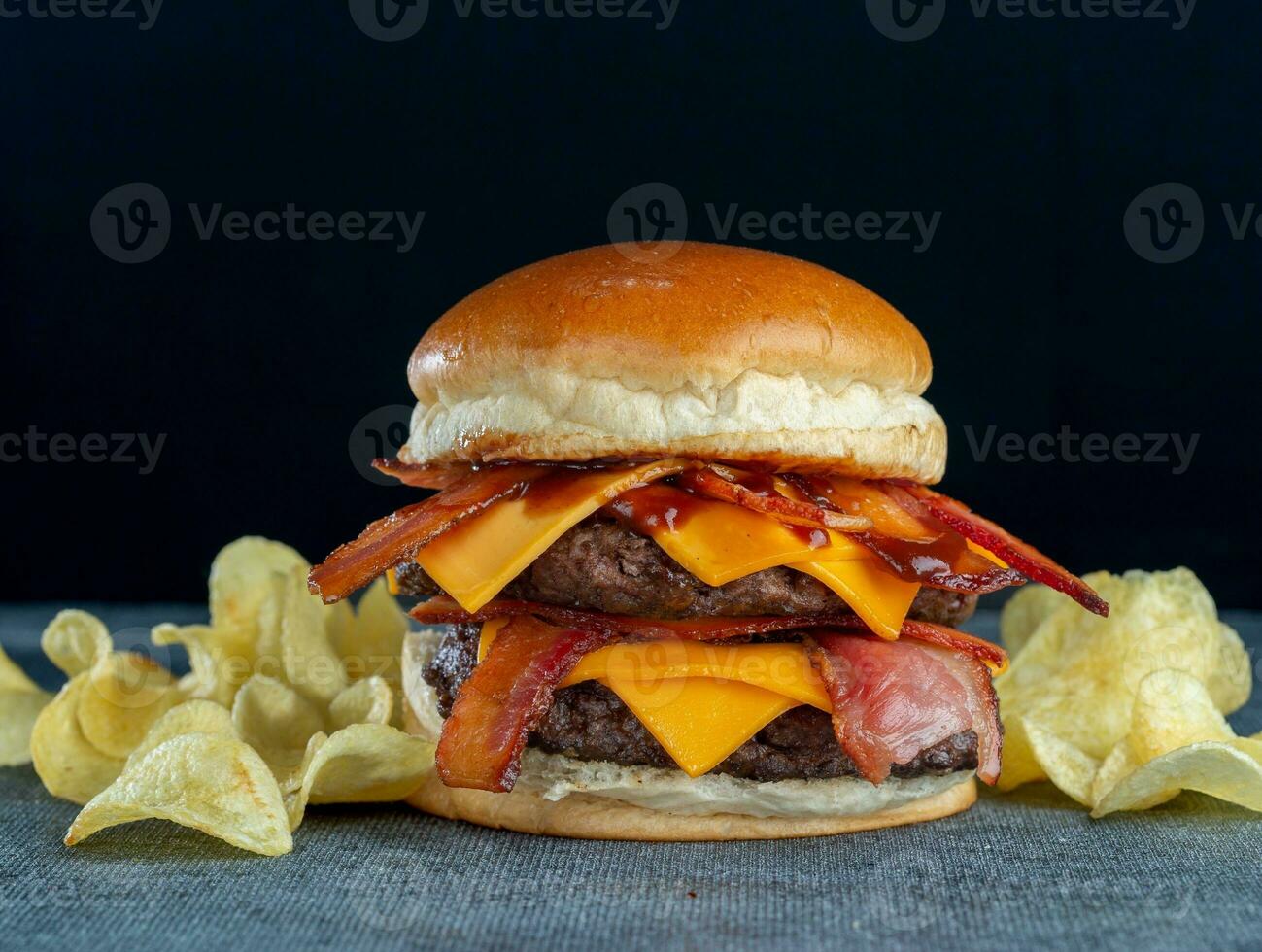 queijo hamburguer - americano queijo hamburguer com queijo, bacon e tomate foto