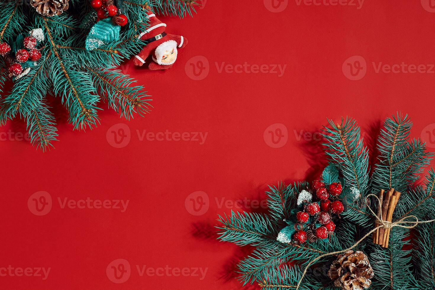 abeto galhos fronteira em vermelho fundo, Boa para Natal pano de fundo foto