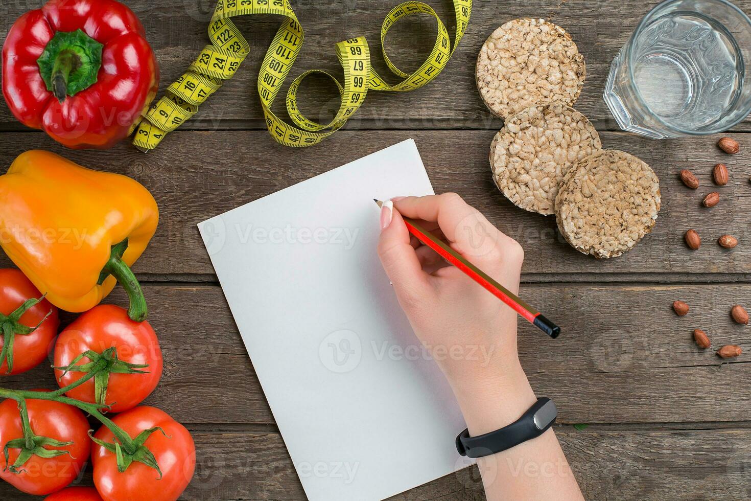 conceito dieta, emagrecimento plano com legumes topo Visão zombar acima foto